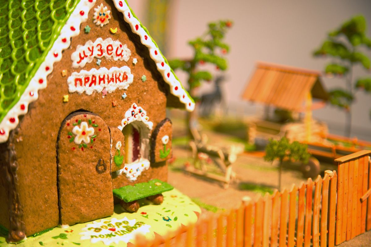 Во Владимире с детьми: лепим пряники, любуемся ложками и куем гвозди Во Владимире с детьми: лепим пряники, любуемся ложками и куем гвозди