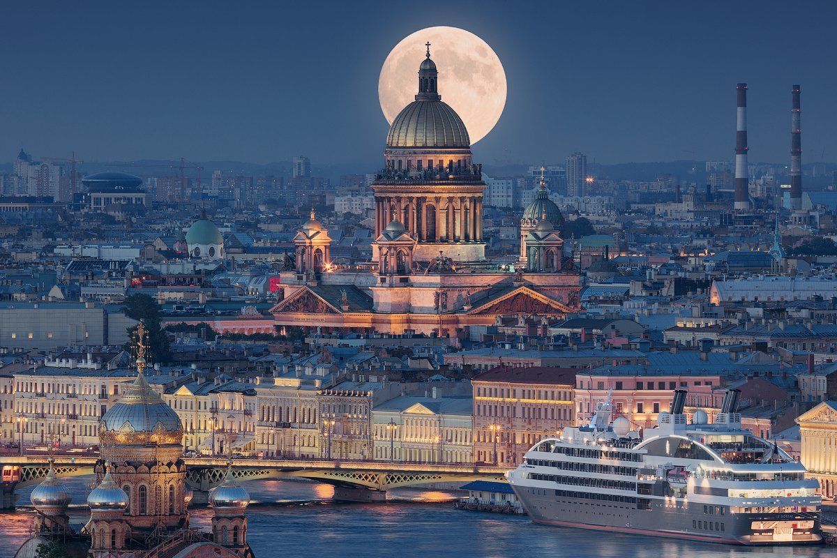 Санкт-Петербург, его современность и история 