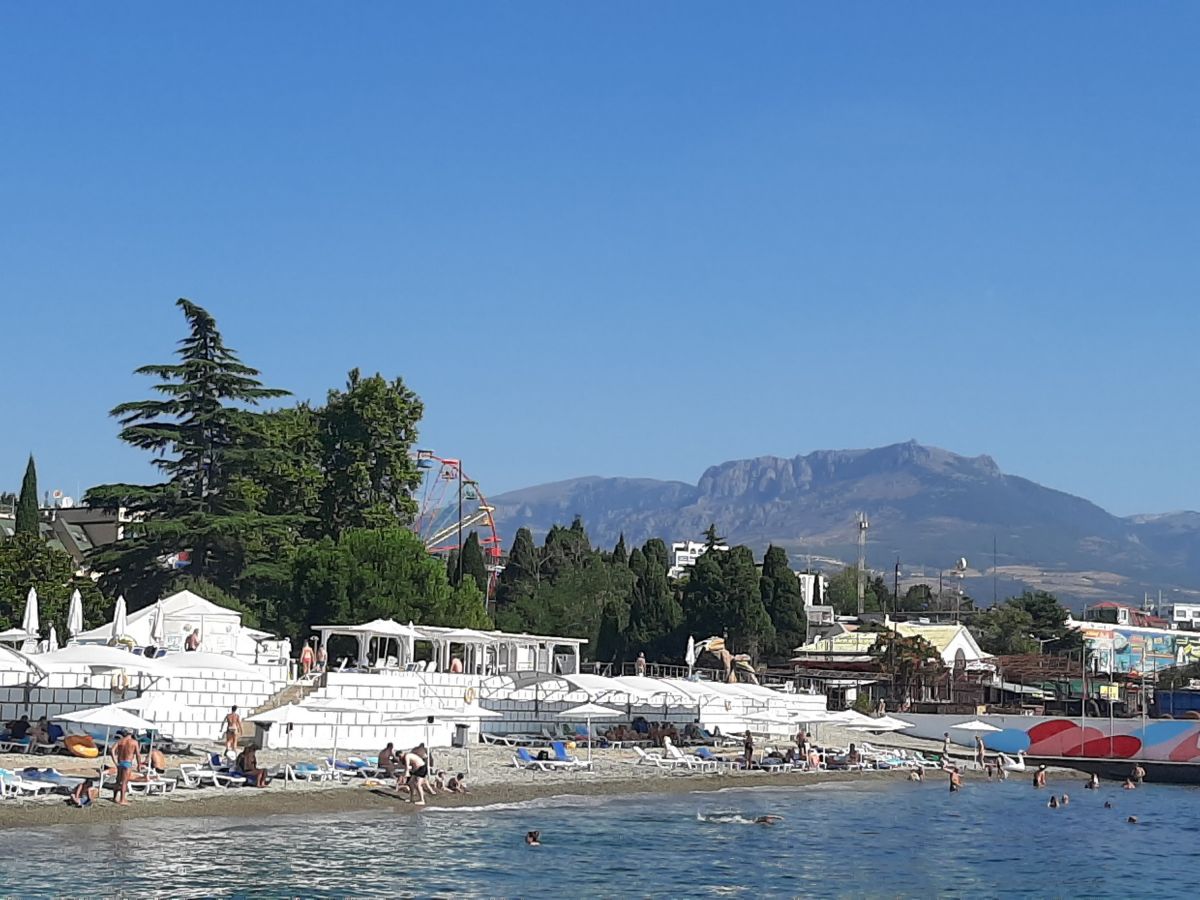 Набережная Алушты — все виды курортных развлечений Набережная Алушты — все виды курортных развлечений