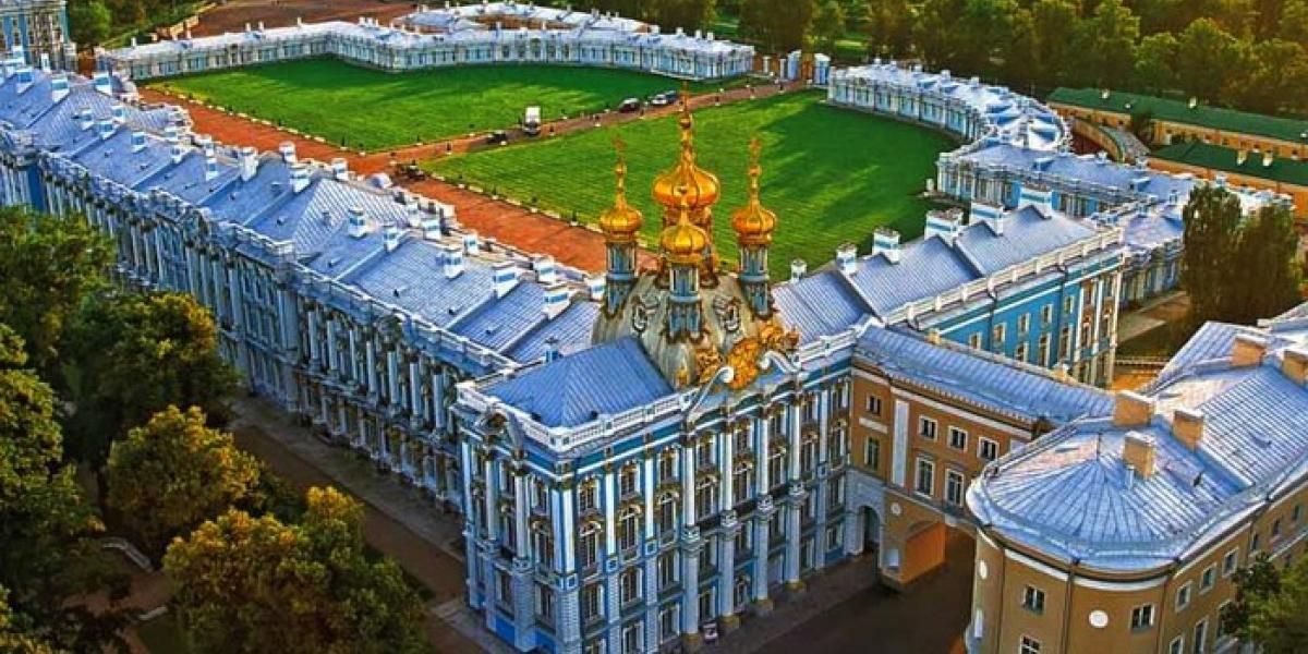 Летняя царская резеденция , или город в честь поэта Летняя царская резеденция , или город в честь поэта