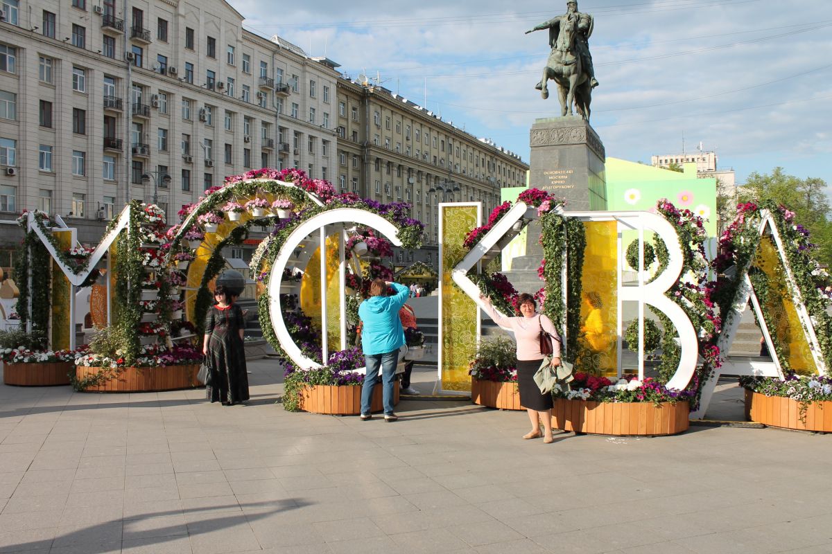 Дизайнерский калейдоскоп в оформлении Москвы Дизайнерский калейдоскоп в оформлении Москвы