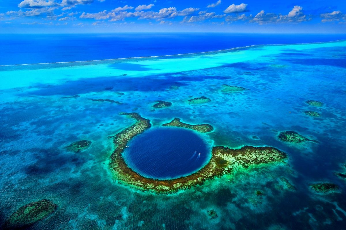 Great Blue Hole - Голубая дыра: самое большое водное геологическое образование Great Blue Hole - Голубая дыра: самое большое водное геологическое образование