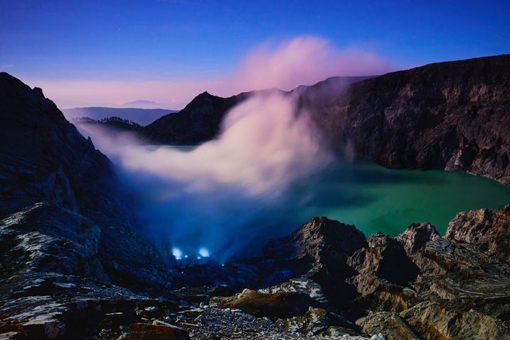 Gunung Ijen: необычный вулкан с лавой синего цвета Gunung Ijen: необычный вулкан с лавой синего цвета