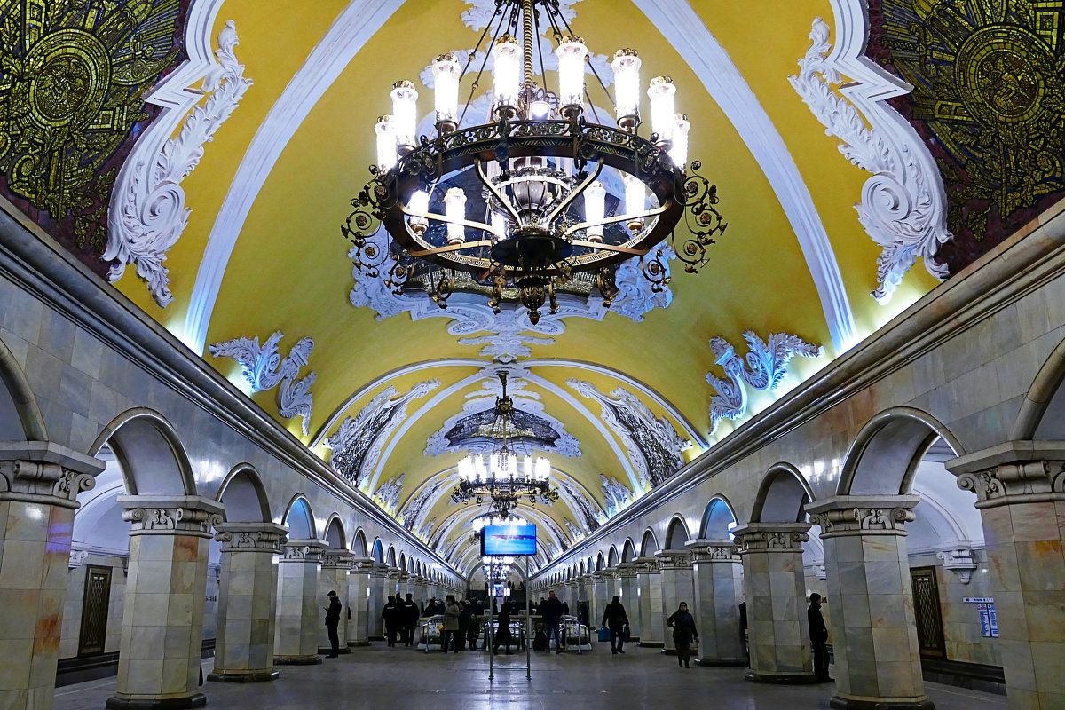«Комсомольская»: самая необычная станция первой очереди Московского метро