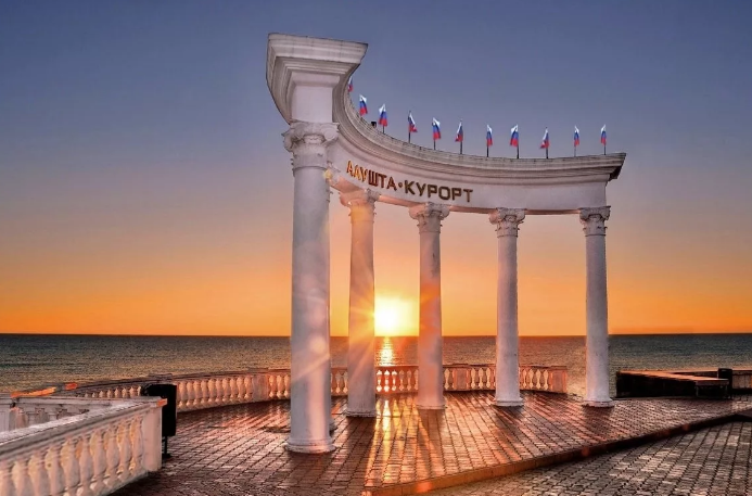 Что посмотреть в Алуште, где остановиться и когда лучше поехать