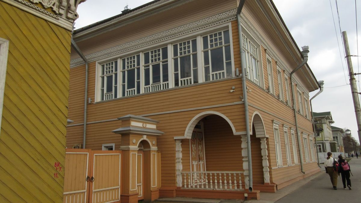 Эксклюзивная экскурсия по деревянной Вологде. Дом с лилиями