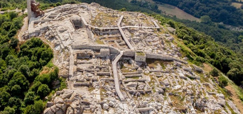 Топ 11 самых старых сооружений в мире Топ 11 самых старых сооружений в мире