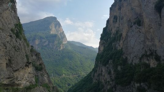 Ах, Кавказ, мой Кавказ: Черекская теснина, Медовые водопады и парк «Зеленый квартал».