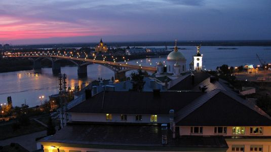 «На Волге широкой, на Стрелке далекой».