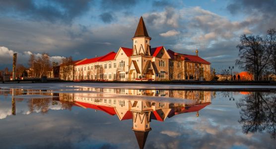 Нарьян-Мар, мой Нарьян-Мар — Городок не велик и не мал.
