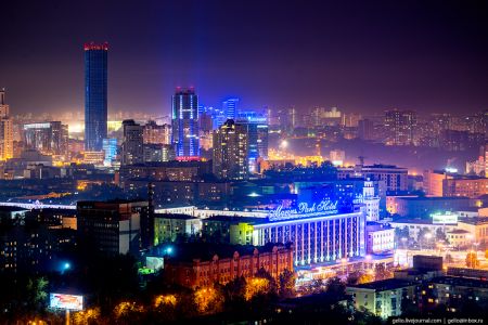 Растущий вверх. Екатеринбург: небо и земля, Восток и Запад