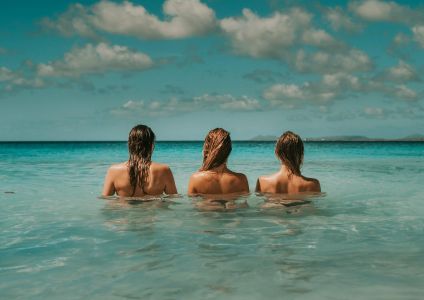 Тепло и недорого: куда поехать на море зимой