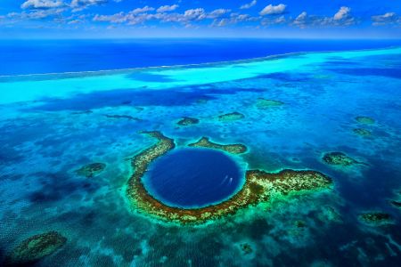 Great Blue Hole - Голубая дыра: самое большое водное геологическое образование