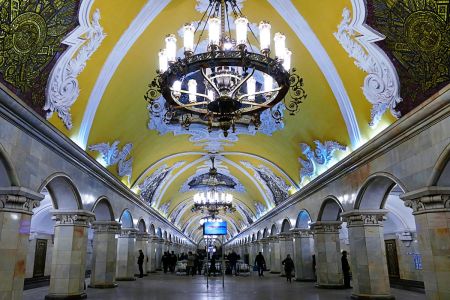 «Комсомольская»: самая необычная станция первой очереди Московского метро