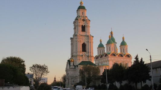 Какими достопримечательностями может удивить Астрахань