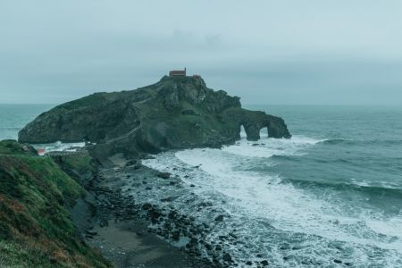По следам Игры престолов: сказочное место Сан-Хуан-де-Гастелугаче
