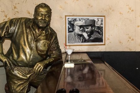 Бар «Эль-Флоридита» - любимое заведение популярного писателя Эрнеста Хемингуэя