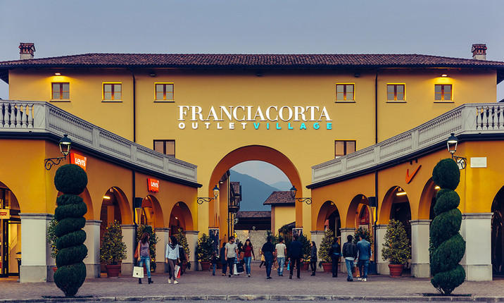 Francia Corta Outlet Village Francia Corta Outlet Village
